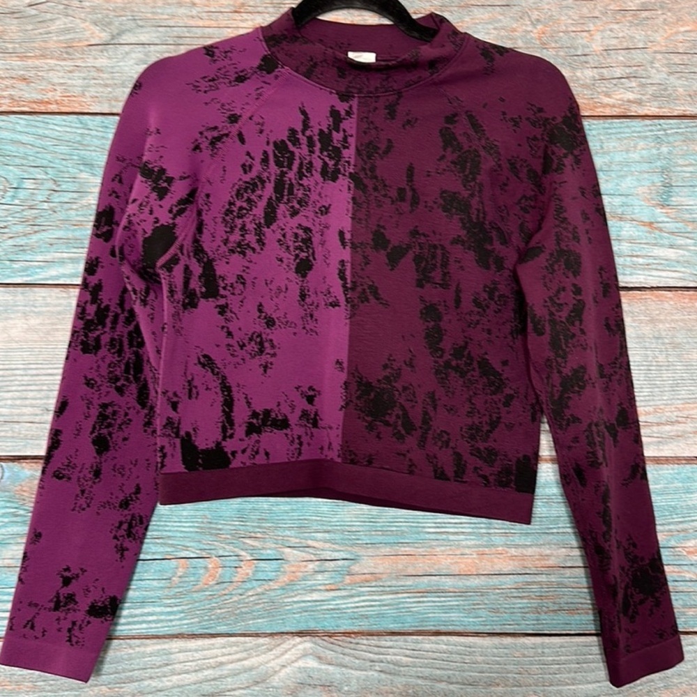 Fabletics Courtney Seamless Top‎ L Plum Purple Long Sleeves Crop Fitted Stretchy